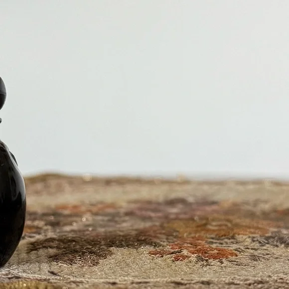 Elegant Black Decorative empty perfume Bottle - Picture 2 of 5